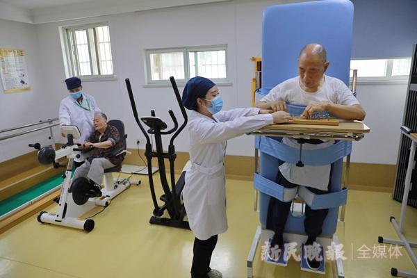 8月起，上海静安将分批推广“五床联动”养老模式，解决老人医养康养痛点