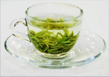 喝绿茶可以帮助老人预防老年痴呆