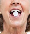 老人经常叩牙齿吞唾液可健康长寿