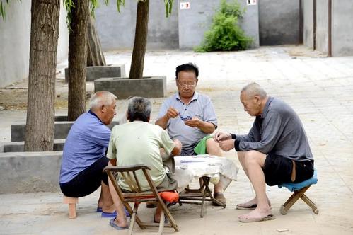 长时间打麻将容易诱发中风