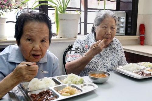 老人冬季保健 饮食原则少咸多苦