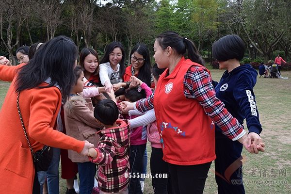 “爱在春天，乐在自然”居民户外拓展活动【组图】