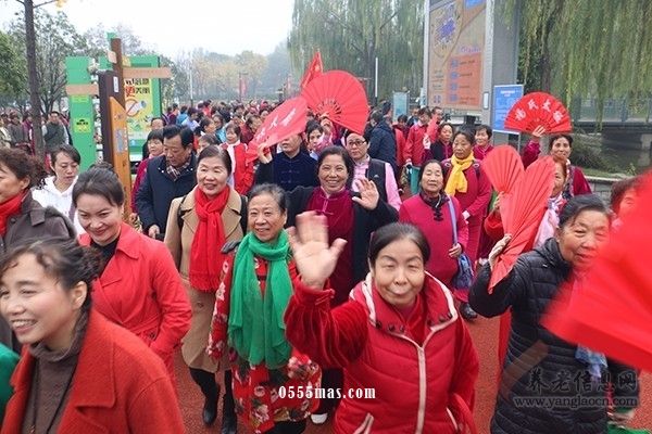 健步走进新时代 共享健康新生活——记2018年全国老年人健步走大联动西安市未央区启动仪式【组图】