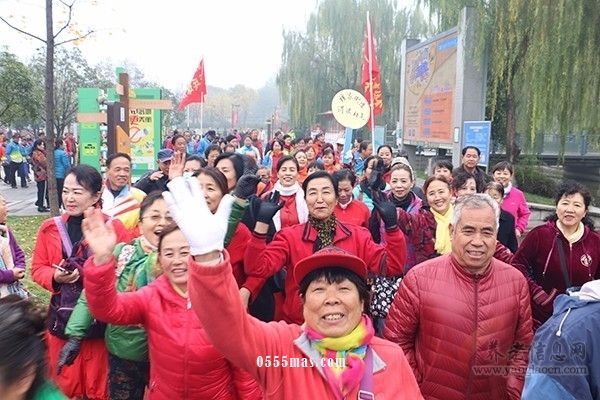 健步走进新时代 共享健康新生活——记2018年全国老年人健步走大联动西安市未央区启动仪式【组图】