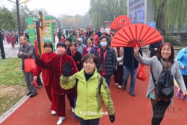 健步走进新时代 共享健康新生活——记2018年全国老年人健步走大联动西安市未央区启动仪式【组图】