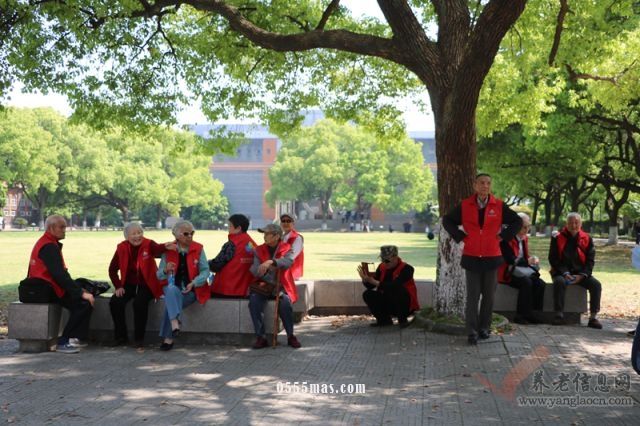 怡养长者游览苏州大学博物馆——苏州市怡养老年公寓